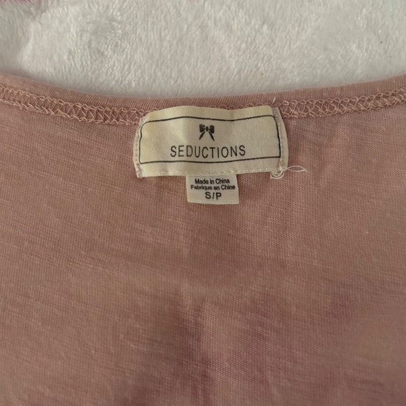 $6.99 SHIPPING 💖Perfume Bottle Printed Loose Fitting Shirt 💖 - Picture 2 of 3